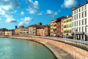 Pisa, veduta sul Lungarno e centro della città, Italia 