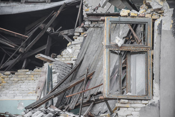 abandoned building earthquake