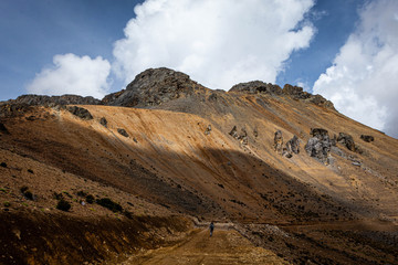 Camino al Apu Ccarhuarazo, para llegar a la nieve
