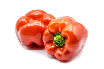 Rote Paprika isoliert auf weißem Hintergrund