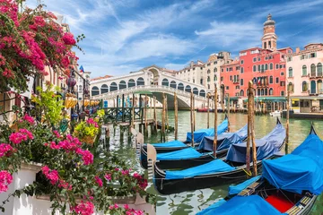 Fototapeten Drüse mit Gondel am Canal Grande, Venedig, Italien © Serenity-H