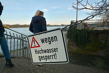 wegen hochwasser gesperrt