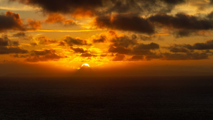 Fototapeta na wymiar A dramatic sunrise over the Pacific Ocean from the Hawaiian islands.