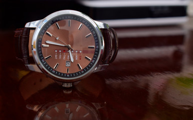  Luxury watches are considered a reward of success. Is a collection of added value and expensive
