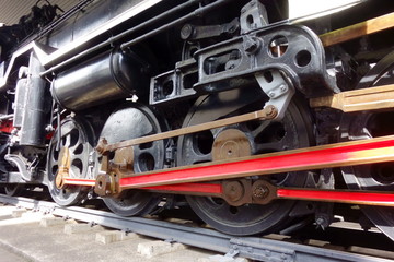 Fototapeta premium レトロでアンティークな蒸気機関車のホイールオブジェ