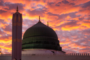Naklejka premium Al Masjid an Nabawi mosque beatuful sunset cloudy - Medina Saudi Arabia 6 jan 2020