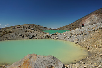 The view of Emerald Lake at Tongariro Alpine Crossing