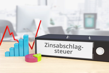 Zinsabschlagsteuer – Finanzen/Wirtschaft. Ordner auf Schreibtisch mit Beschriftung neben Diagrammen. Business, Statistik