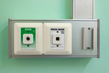 Oxygen distribution point and medical vacuum in the hospital room wall