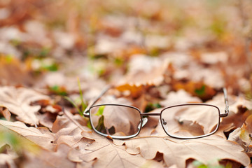 Lost glasses as symbol of sudden vision loss.