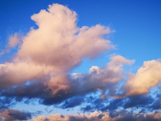 Obraz premium Beautiful clouds on the blue sky