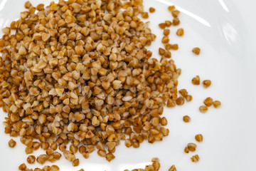 A close-up image shows fresh buckwheat with a small amount of linseed oil