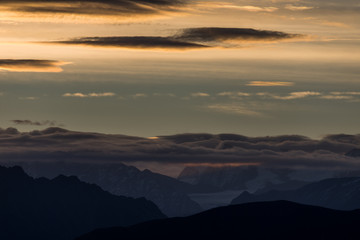 Die wunderbare Bergwelt des Wallis im Herbst