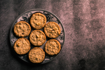  Seven delicious cookies on a plate decorated with flowers. Aerial View Horizontal format