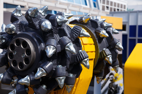 industry coal crusher teeth silver and black colors