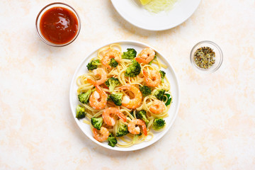 Pasta with shrimp and broccoli
