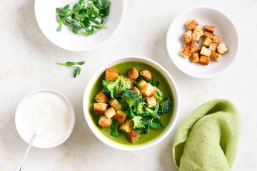 Healthy broccoli green pea soup