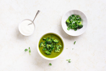 Healthy broccoli green pea soup