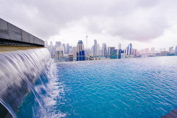 Obraz premium Swimming pool on roof top with beautiful city view. Kuala-Lumpur, Malaysia.