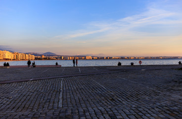 Obraz premium seafront in thessaloniki at sunset