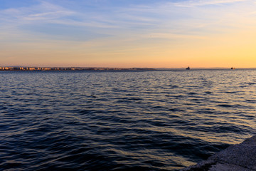 Fototapeta na wymiar sunset in the city of Thessaloniki