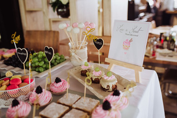 Naklejka na ściany i meble Cake pops and other tasty sweets on a wedding candy bar