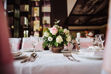elegant wedding table setting