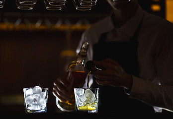barman preparing a non-alcoholic cocktail in a restaurant.