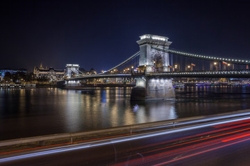 Fototapeta premium Szechenyi Chain Bridge on the Danube river at night. Budapest, Hungary.