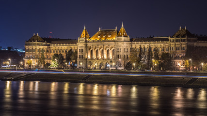 Naklejka na ściany i meble Cityscape of old city Budapest at night