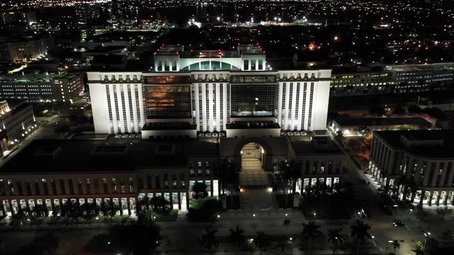 West Palm Beach aerials courthouse 4k
