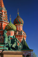 Fototapeta na wymiar Domes of St. Basil's Cathedral and Monument to Minin and Pozharsky