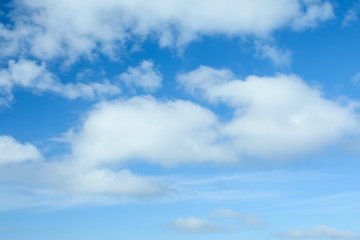 Obraz premium Picturesque view of beautiful blue sky with fluffy white clouds