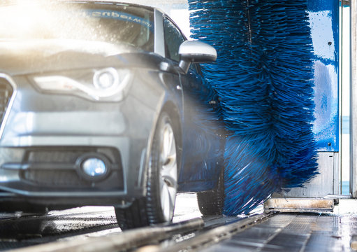 Auto in der Waschanlage