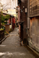 Fototapeta na wymiar View of a classic japanese alley in Kanazawa