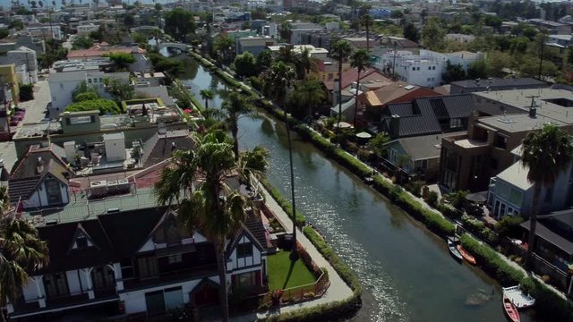 River runs through Venice Beach neighborhood, pan left aerial