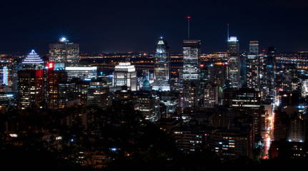 Obraz premium city of montreal at night. viewpoint of the city of montreal
