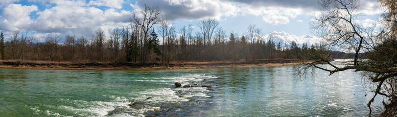 Traunufer in der Nähe von Wels Panorama im Februar