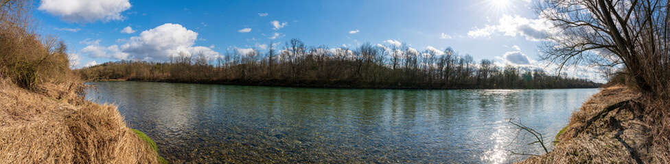 Traunufer in der Nähe von Wels Panorama im Februar