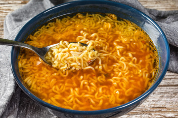 Instant noodles with spicy spices.