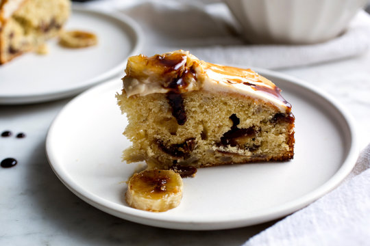 Sliced banana cake with sesame and dates