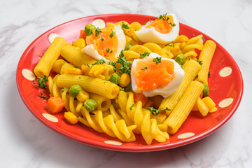 ショートパスタのカレー風味