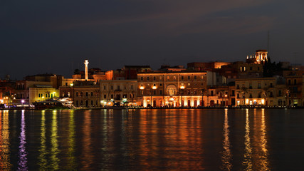 Brindisi bei Nacht