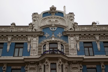Fototapeta na wymiar facade of the building Art nouveau in Riga, Lavtia 