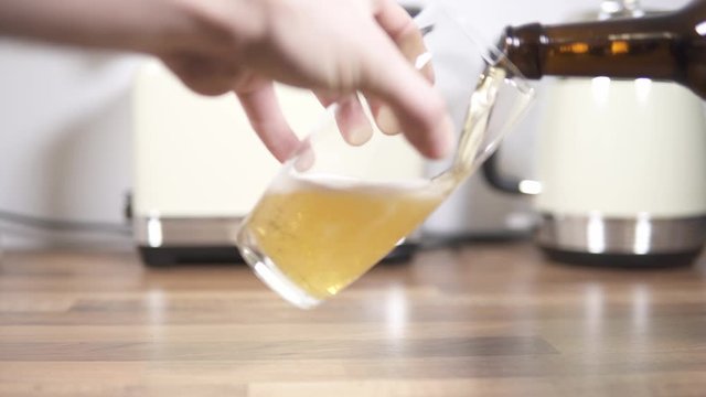 Bier einschenken Video