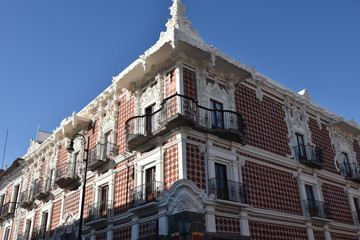 Maison aux azuleros colorés au Mexique