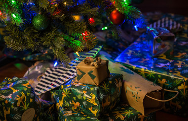 Cadeaux de Noel au pied du sapin