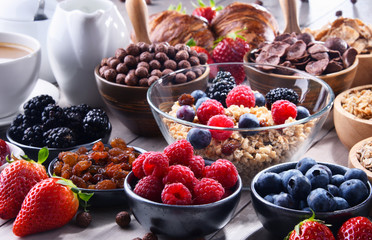 Different sorts of breakfast cereal products and fresh fruits