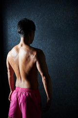 ワークアウト　ボディビルダー　男性