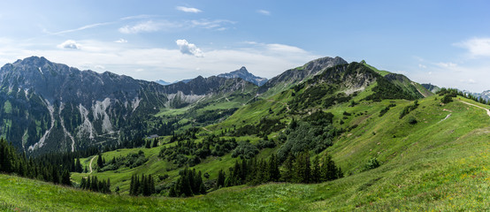 Fototapeta na wymiar Panorama from bavarian mountain into the valley